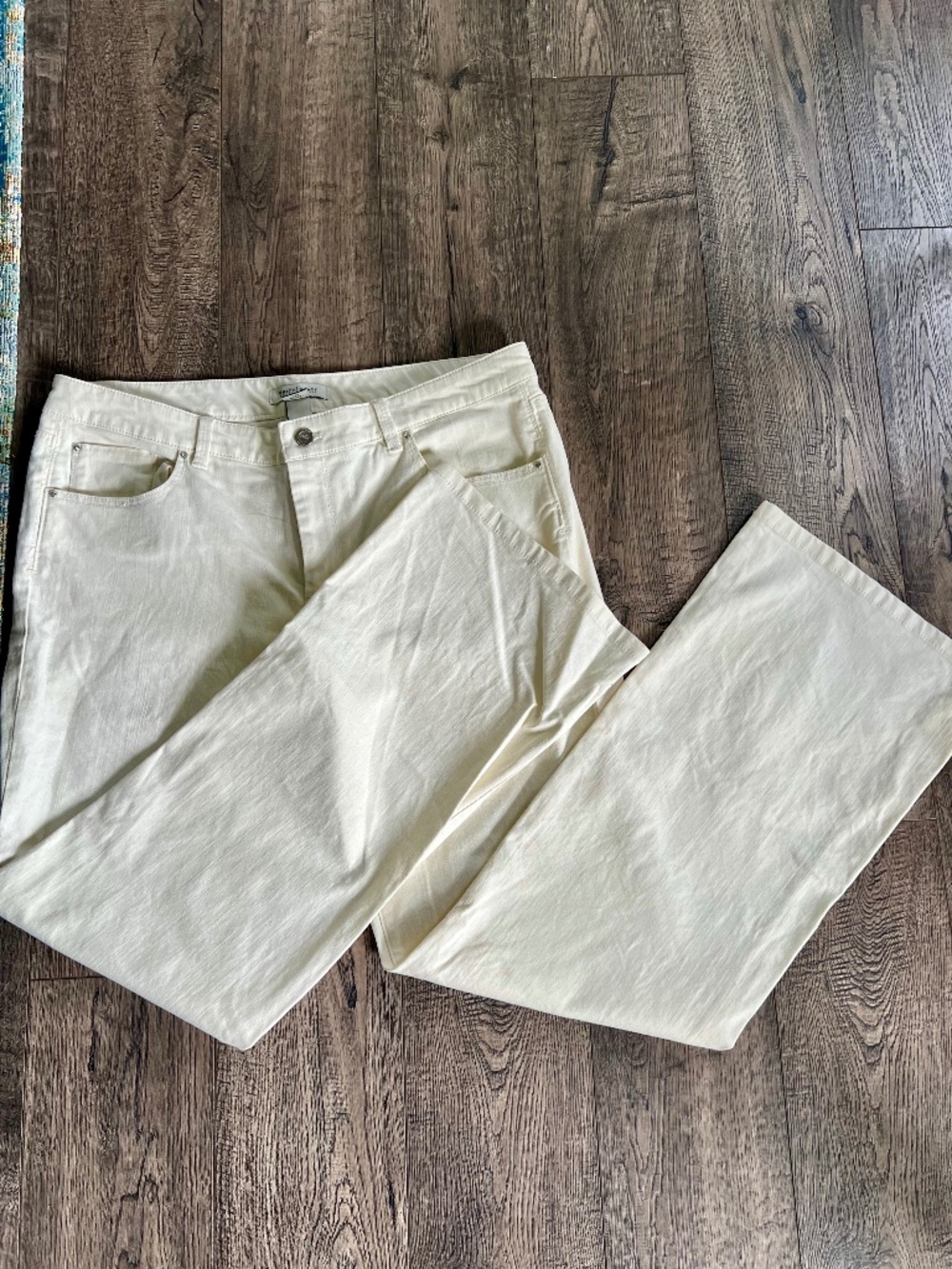 💎 White House Black Market cream wide leg embroidered rhinestone jeans